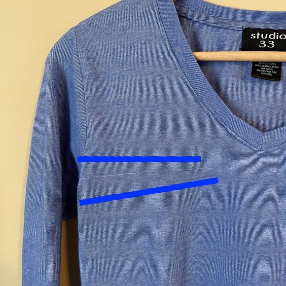 Studio 33 light blue long sleeve fitted cotton poly V-neck knit top, med, large - Picture 9 of 10